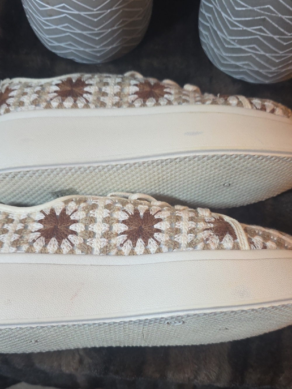 NWOT DL 1990 Women’s Cream, Brown &  Crochet Platform Sneakers SIZE 8. - Picture 7 of 8